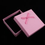 cutie-cadou-roz-pentru-set-cercei-colier-si-inel-25x85x85cm-7.jpg