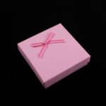 cutie-cadou-roz-pentru-set-cercei-colier-si-inel-25x85x85cm-8.jpg