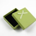 cutie-cadou-verde-pentru-set-cercei-colier-si-inel-25x85x85cm-5.jpg