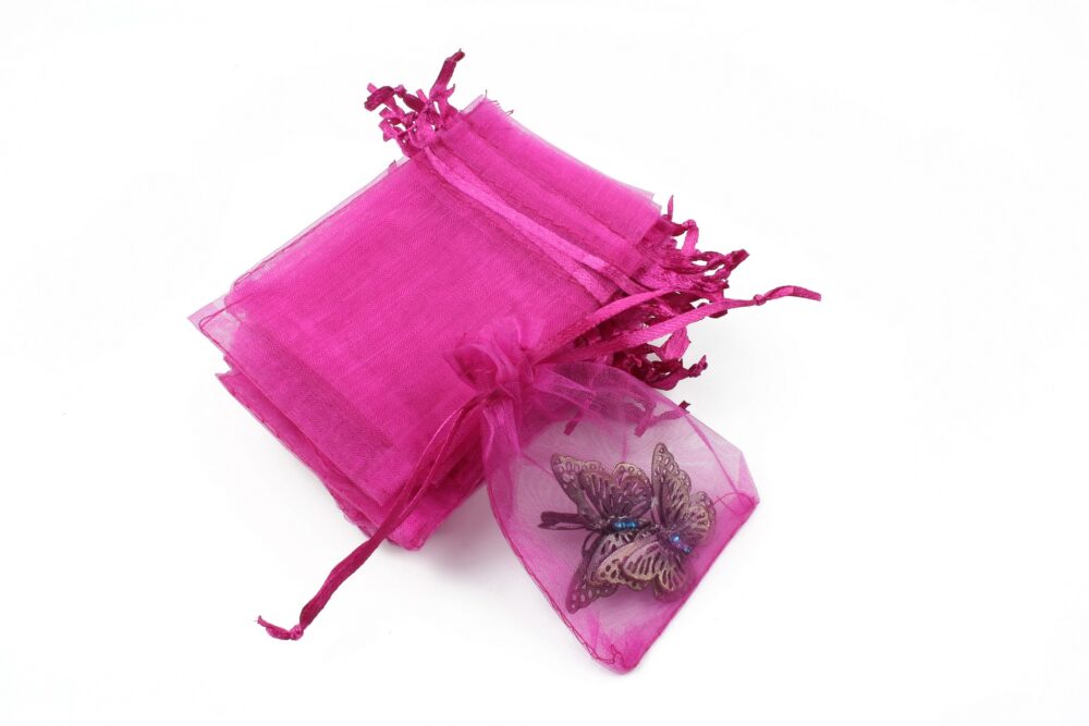 set-saculeti-organza-fucsia-65x8cm-100-buc.jpg