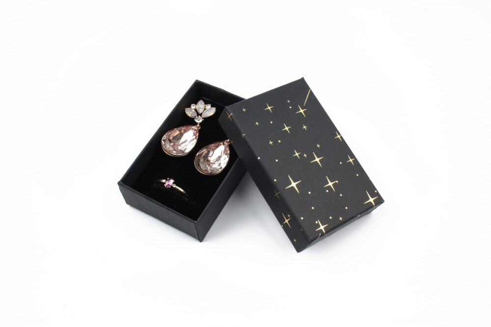 cutie-cadou-neagra-pentru-set-cercei-colier-si-inel-25x5x8cm.jpg