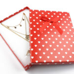 cutie-cadou-rosie-pentru-set-cercei-colier-si-inel-3x12x16cm.jpg